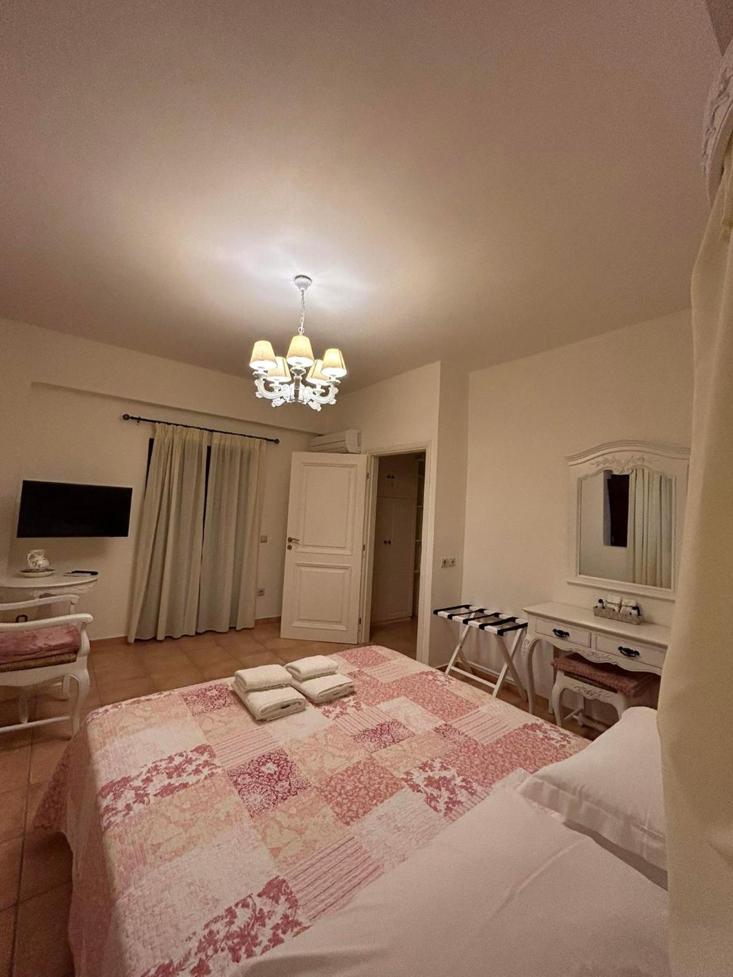 Focalion Castle Luxury Suites Pyrgos Dirou Luaran gambar