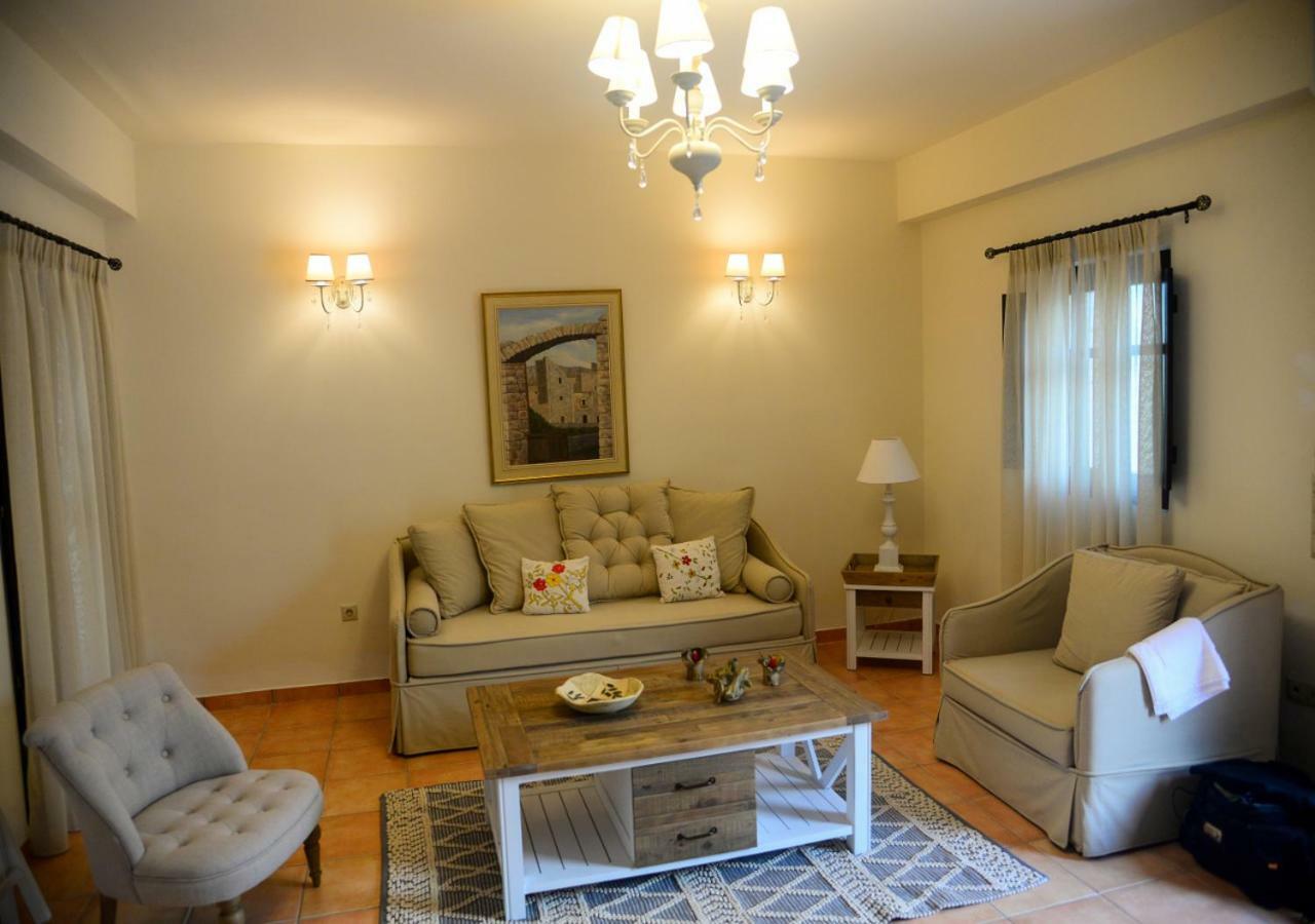 Focalion Castle Luxury Suites Pyrgos Dirou Luaran gambar
