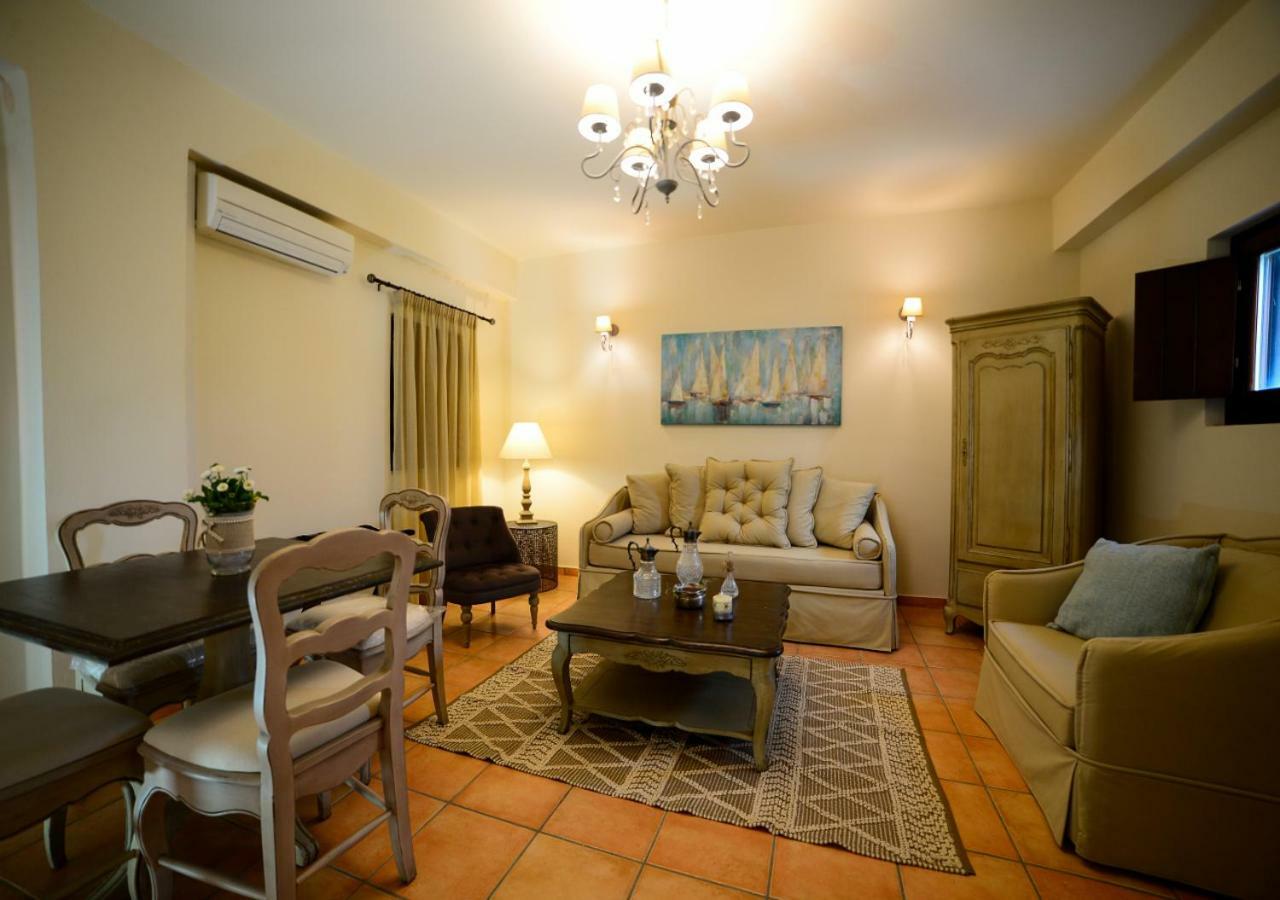Focalion Castle Luxury Suites Pyrgos Dirou Luaran gambar