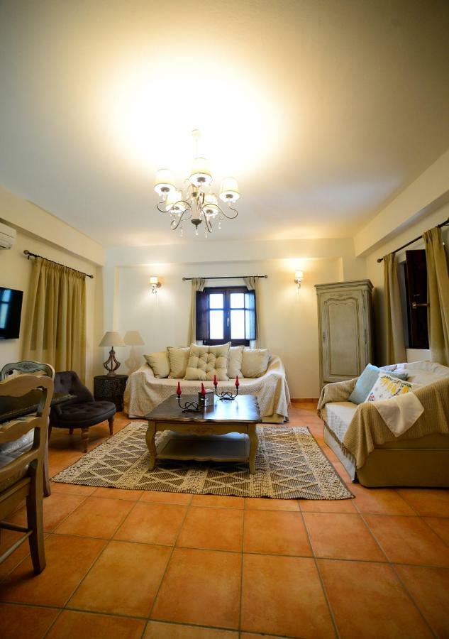 Focalion Castle Luxury Suites Pyrgos Dirou Luaran gambar